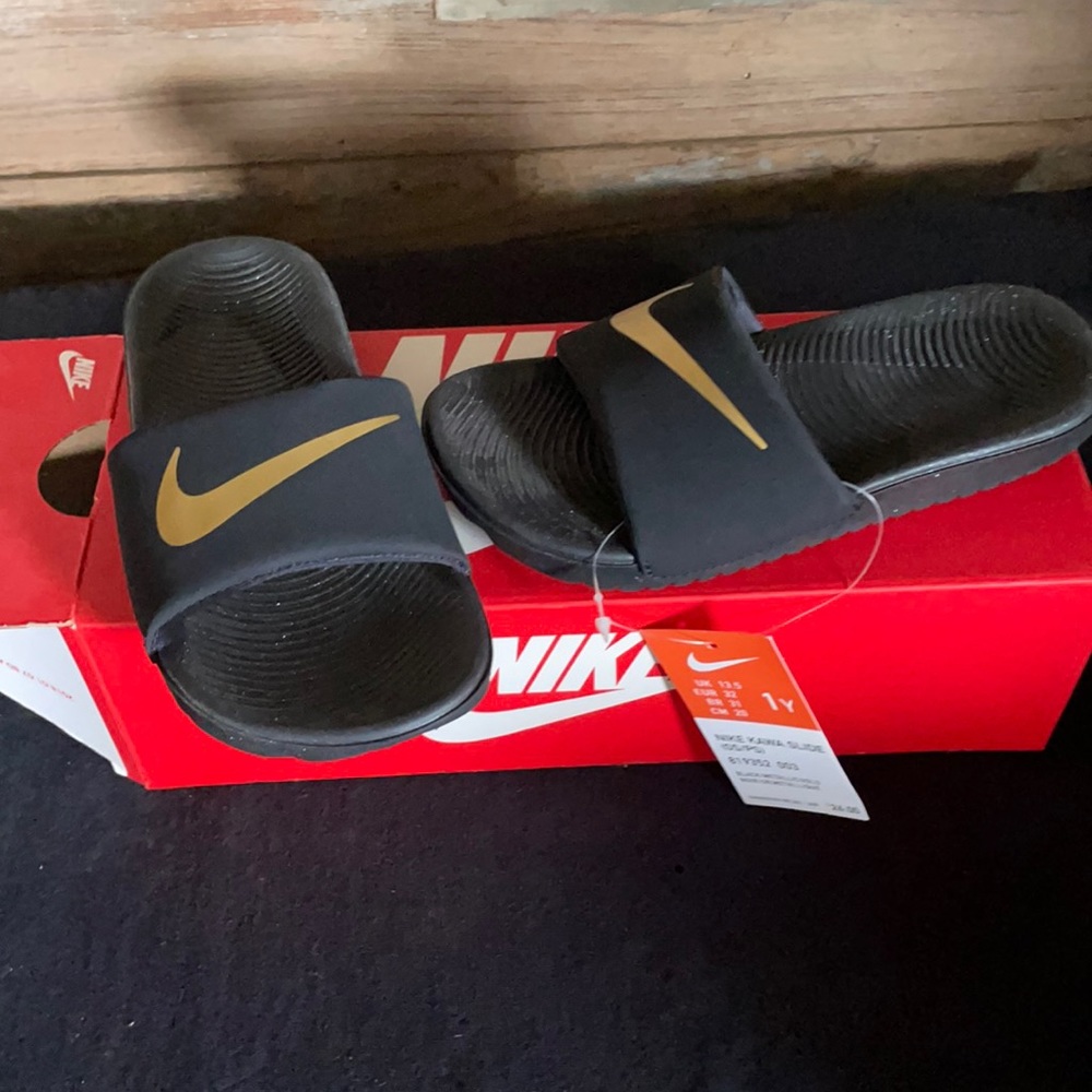 Nike Black/Gold 1Y Kawa Slide